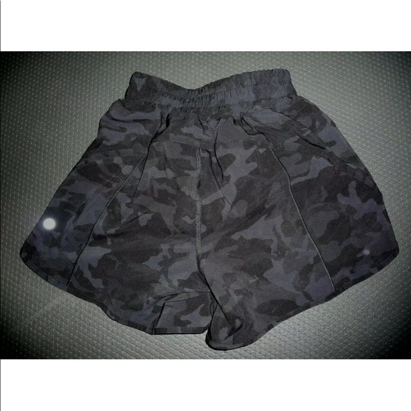 Sold out! Lululemon camo track that mr short sz 2 - Picture 9 of 10